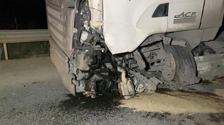 Arnavutköyde hafriyat kamyonu ve hafif ticari araç çarpıştı: 1 ölü, 2 yaralı