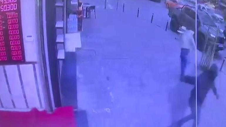 Fatih’te döviz bürosuna silahlı saldırı kamerada: Maskeli şüpheli Sancaktepe’de yakalandı