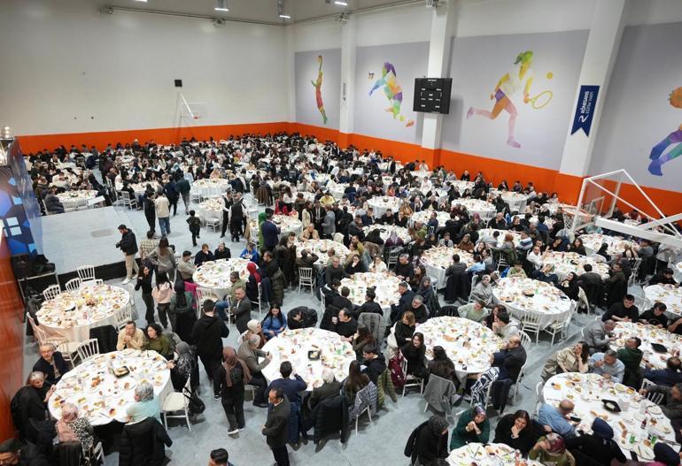 Bakan Tekin, öğrenci ve öğretmenlerle iftarda bir araya geldi