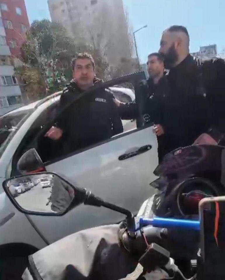 Esenyurtta şerit ihlali kavgası; sopayla motokuryenin üzerine yürüdü