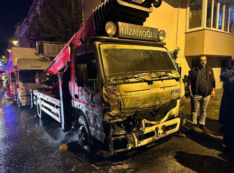 Maltepe’de park halindeki 3 araç yandı