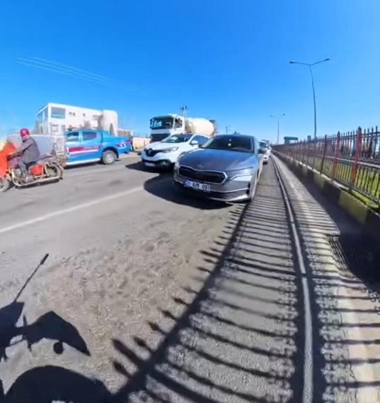 Motosikletlinin doğum günü çağrısına sürücülerden kornalı kutlama