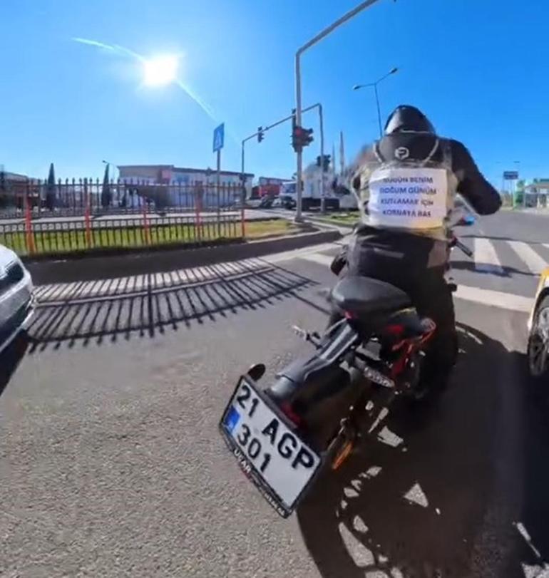 Motosikletlinin doğum günü çağrısına sürücülerden kornalı kutlama