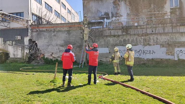 Bayrampaşada tekstil atölyesinin deposundaki yangın söndürüldü