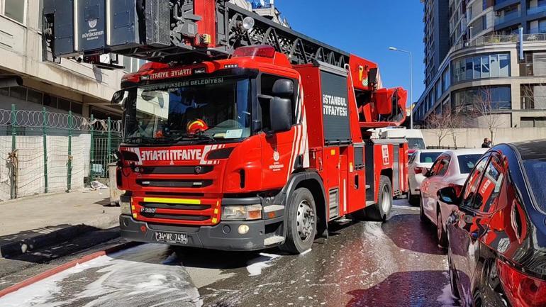 Bayrampaşada tekstil atölyesinin deposundaki yangın söndürüldü