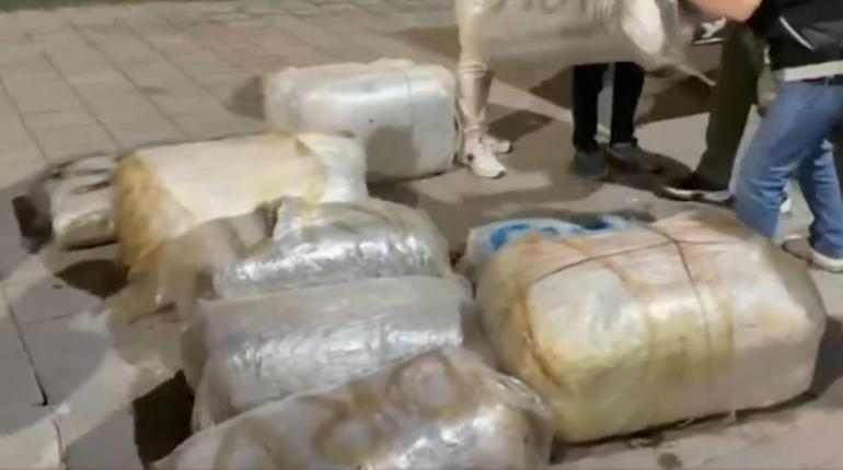 İzmirde 1,3 ton uyuşturucu madde ele geçirildi