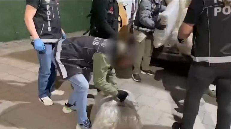 İzmirde 1,3 ton uyuşturucu madde ele geçirildi