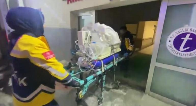 Bitlis’te 2 günlük bebek ambulans uçakla Konya’ya sevk edildi