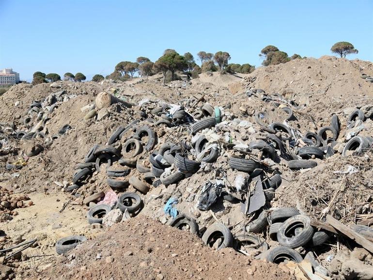 Caretta kumsalındaki temizlik çalışmasında 1500 lağım çukuru tespit edildi