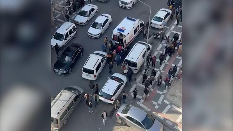 İki grup arasında yol ortasında kavga; 3 yaralı