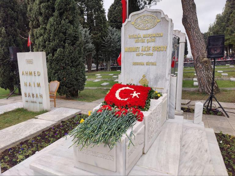 Şair Mehmet Akif Ersoy kabri başında anıldı