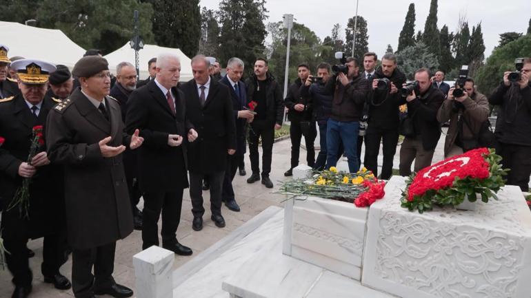 Şair Mehmet Akif Ersoy kabri başında anıldı