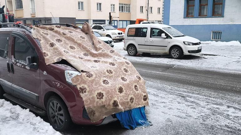 Karsta kar yağışı etkili oldu