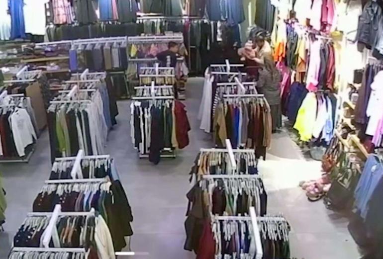 Bebeğin hayatını Heimlich manevrasıyla kurtardı