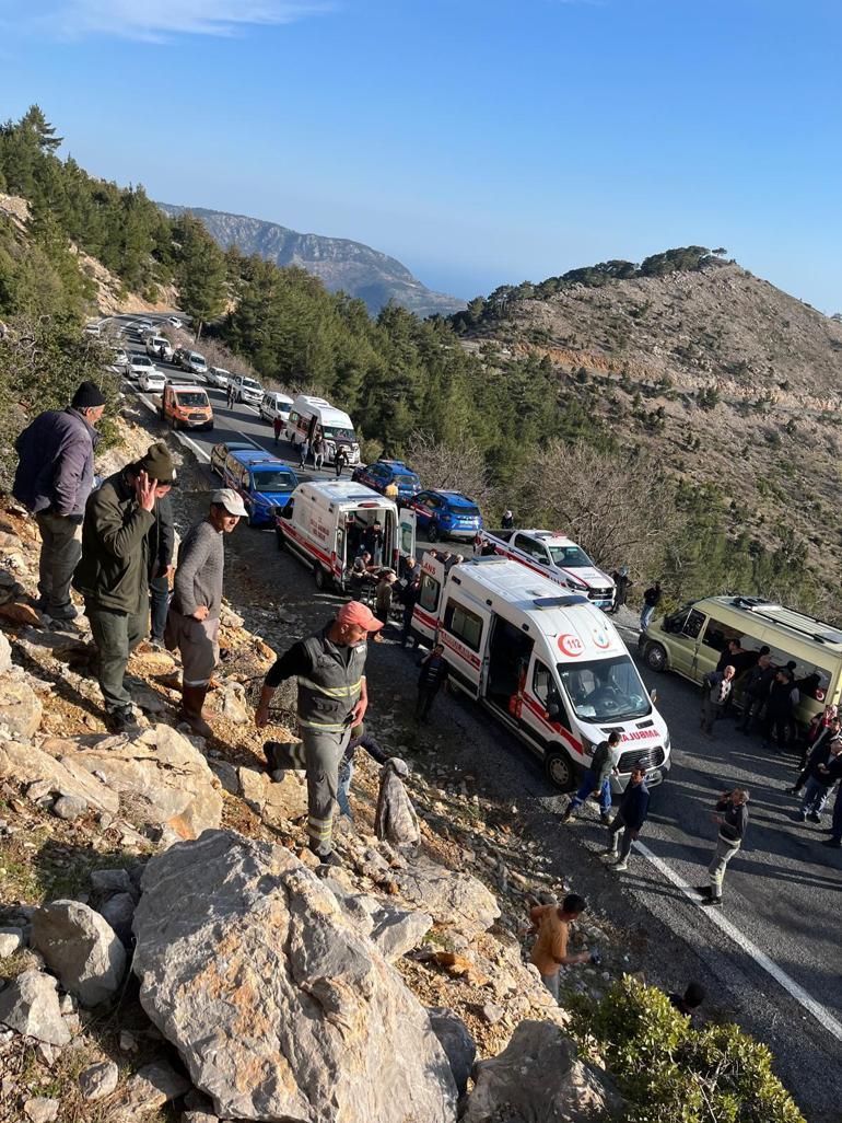 Mersinde işçi servisi, uçurumdan yuvarlandı; 3 ölü, 11 yaralı