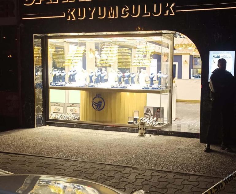 Konyada maskeli, biber gazlı kuyumcu soygununda imitasyon bilezikler çalındı: 3 gözaltı