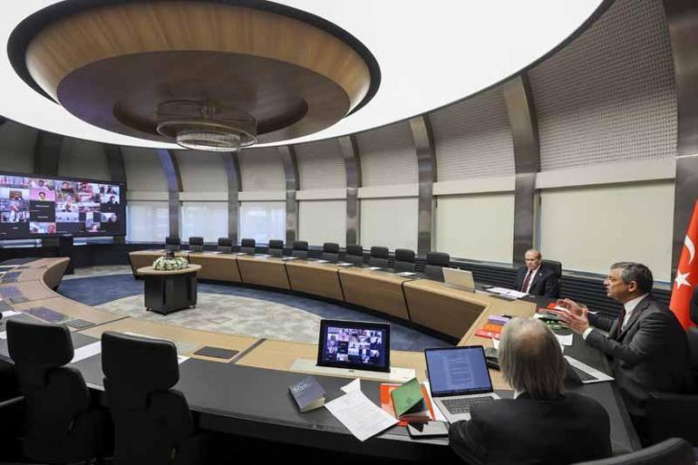 Özgür Özel: Demokrasi, bombalar yağdırılarak ithal edilemez