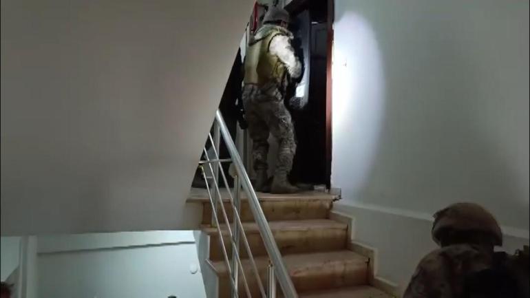 Eyüpsultanda kuyumcudan milyonlarca liralık hırsızlık yapan 8 kişi yakalandı