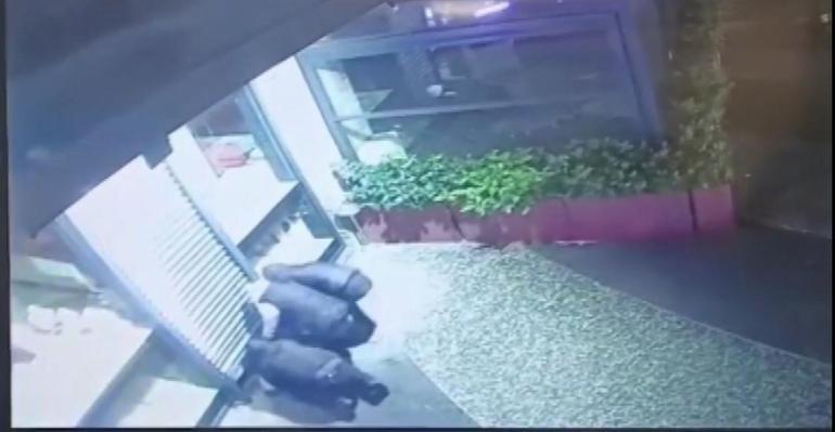Eyüpsultanda kuyumcudan milyonlarca liralık hırsızlık yapan 8 kişi yakalandı