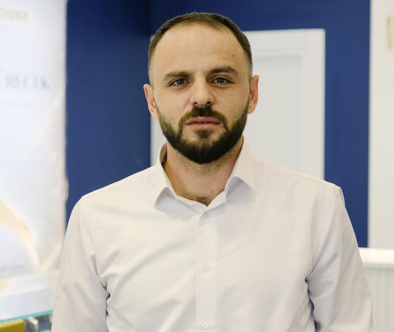 Kuyumcu, soygunu çay kazanını fırlatarak önlemeye çalıştı