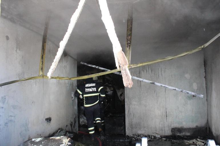 Aksarayda apartmanda yangın; 10 kişi dumandan etkilendi