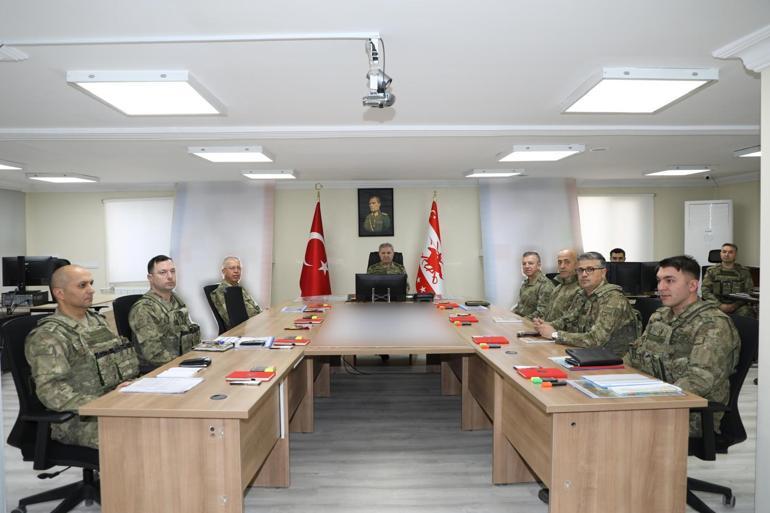 Kara Kuvvetleri Komutanı Tokel, hudut birliklerini denetledi