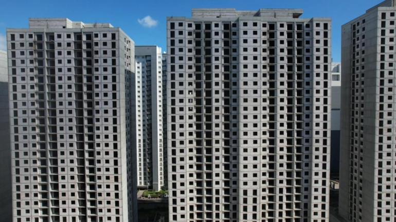 Esenyurtta 15 yıldır inşaatı süren gökdelenleri yapan şirkete soruşturma; kayyım atandı