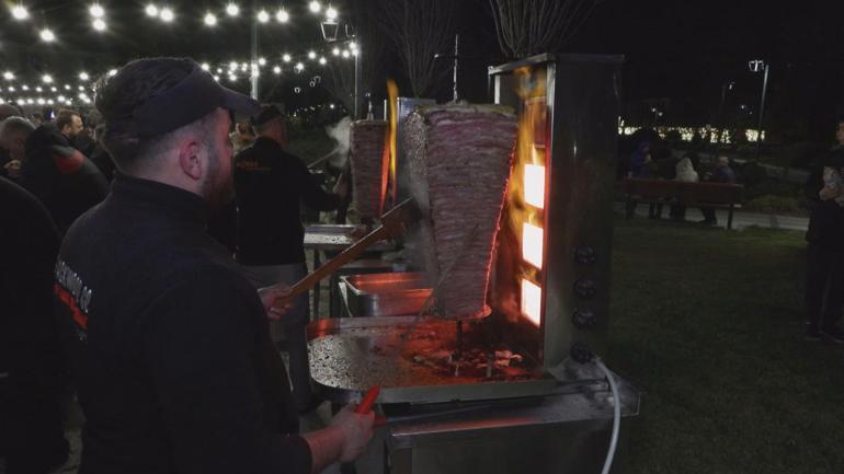 MİT Başkanı Kalın ile TBMM Sanayi Komisyonu Başkanı Varank, Ankarada sahur programında vatandaşlarla bir araya geldi