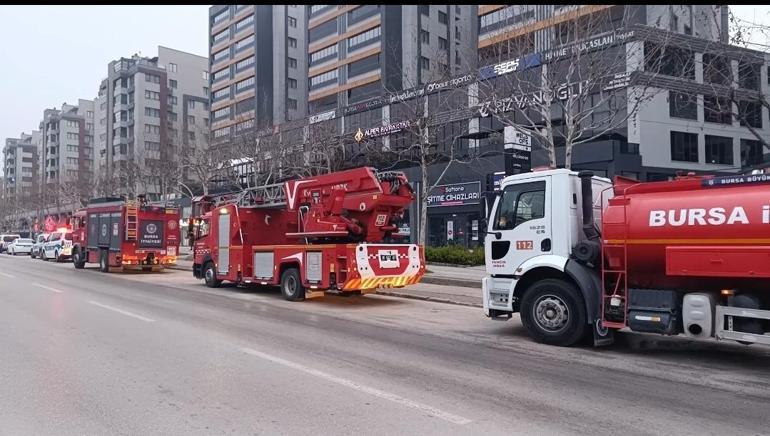 Bursa’da pizza zincirinin eski çalışanı 2 şubeyi kundakladı; o anlar kamerada