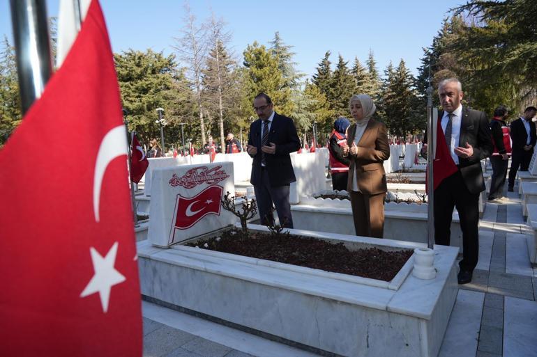 Aile ve Sosyal Hizmetler Bakanlığından Ankarada şehitlik ziyareti