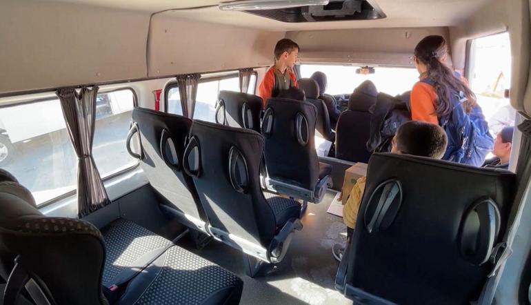 15 yıldır köydeki öğrencileri okullarına ulaştıran şoför Hanım: Kadınların yapmayacağı şey yoktur