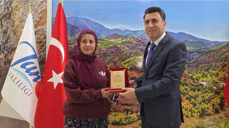 15 yıldır köydeki öğrencileri okullarına ulaştıran şoför Hanım: Kadınların yapmayacağı şey yoktur