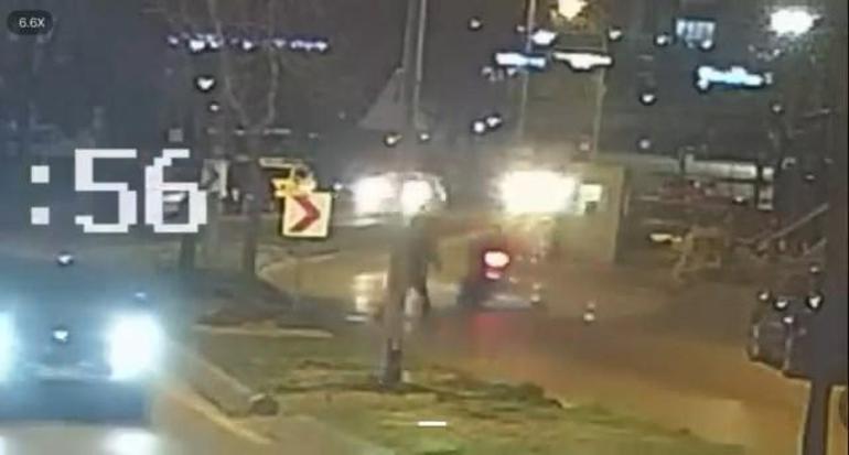 Kartal’da sürücünün dur ihtarına uymadığı motosiklet ağaca çarptı