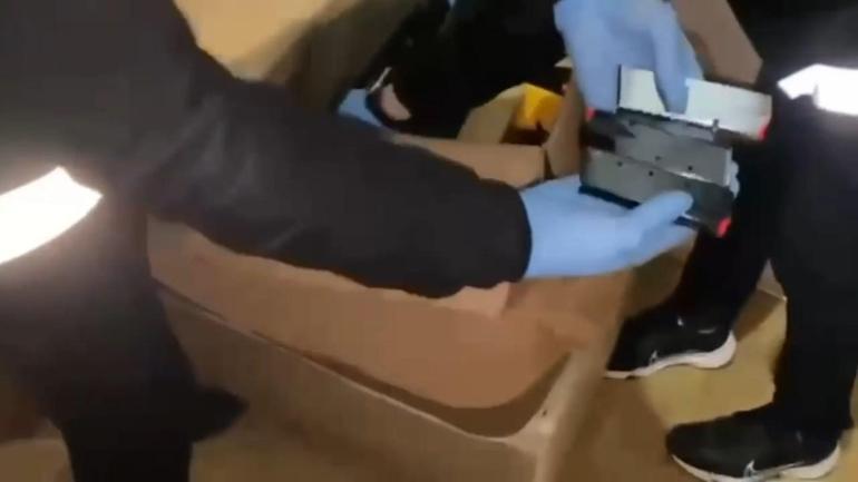 Pendikte silah ticareti yapan 2 şüpheli yakalandı