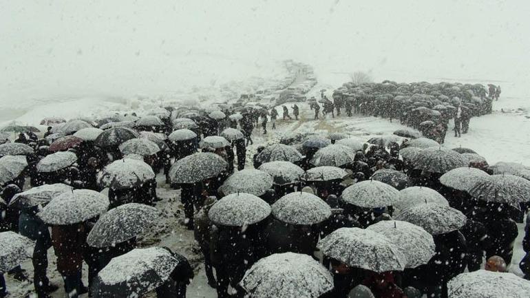Kazada ölen anne, baba ve 6 aylık bebekleri toprağa verildi