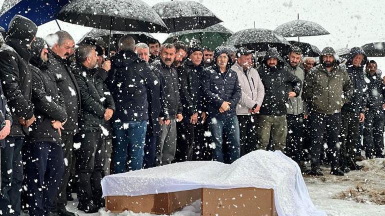 Kazada ölen anne, baba ve 6 aylık bebekleri toprağa verildi