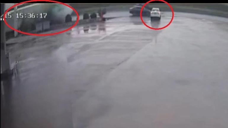 TIR’ın otomobilin üzerine devrildiği kaza kamerada; 2 yaralı