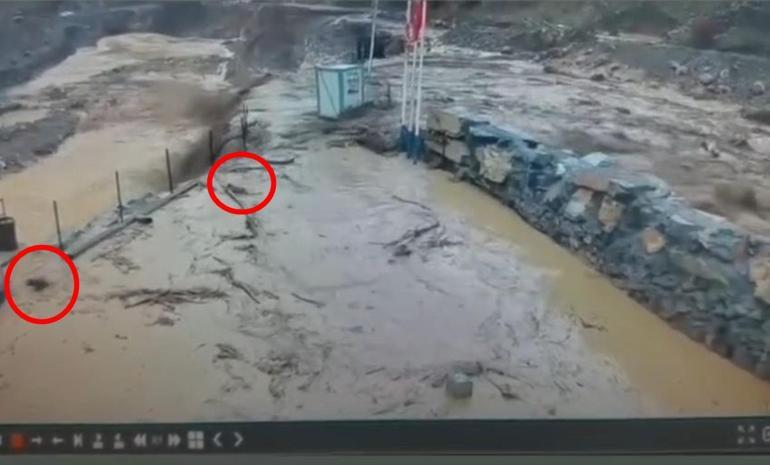 Şırnak’ta selden kaçış kamerada