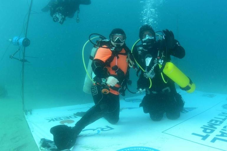 Türk dalgıçtan dünya rekoru: Soğuk suda 36 saat 9 dakika 36 saniye