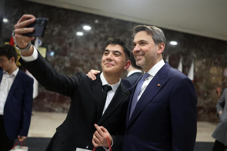 Bakan Bayraktar: Enerjide bağımsızlık hikayesi, aynı zamanda ekonomide bağımsızlık hikayesidir