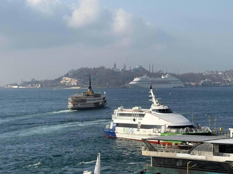 İstanbul Boğazında gemi trafiği çift yönlü askıya alındı