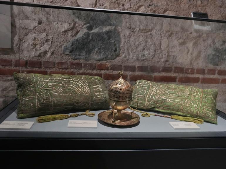 Çalınan iki İznik çinisi yıllar sonra yeniden Türkiyede