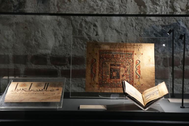 Çalınan iki İznik çinisi yıllar sonra yeniden Türkiyede