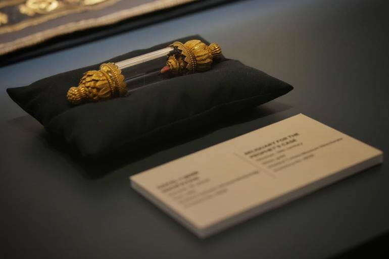 Çalınan iki İznik çinisi yıllar sonra yeniden Türkiyede