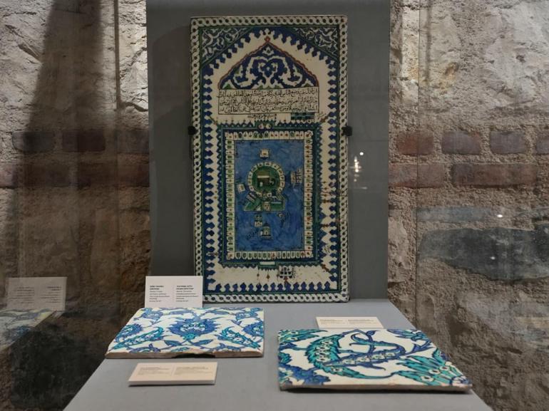 Çalınan iki İznik çinisi yıllar sonra yeniden Türkiyede