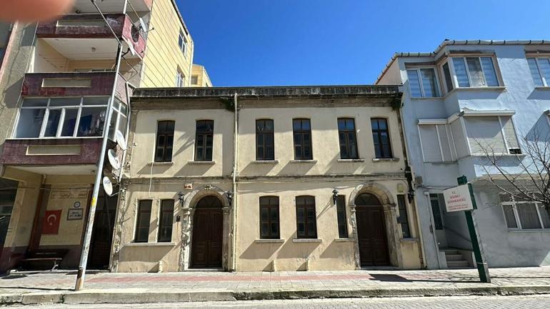 Atatürk, 18 Martta denetime giderken bombardımana yakalanmış