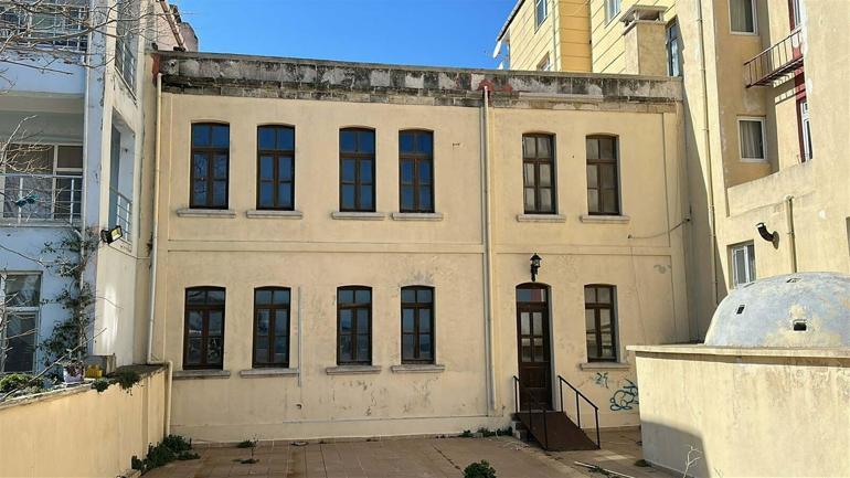 Atatürk, 18 Martta denetime giderken bombardımana yakalanmış