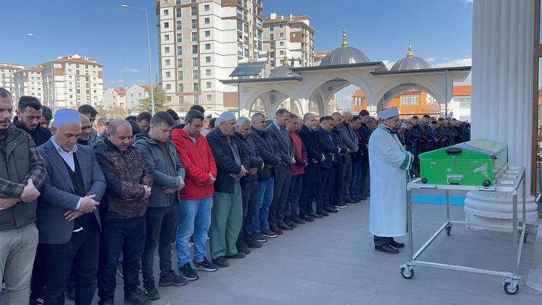 Niğdede şarampole yuvarlanan otomobilde ölen Aleyna toprağa verildi