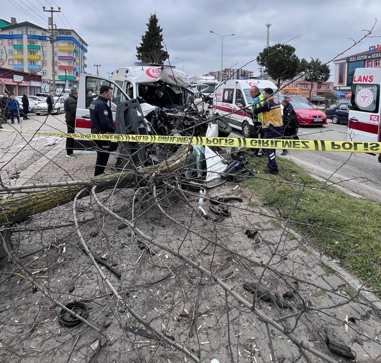 Ambulans ile kamyon çarpıştı: 1 ölü, 3 yaralı