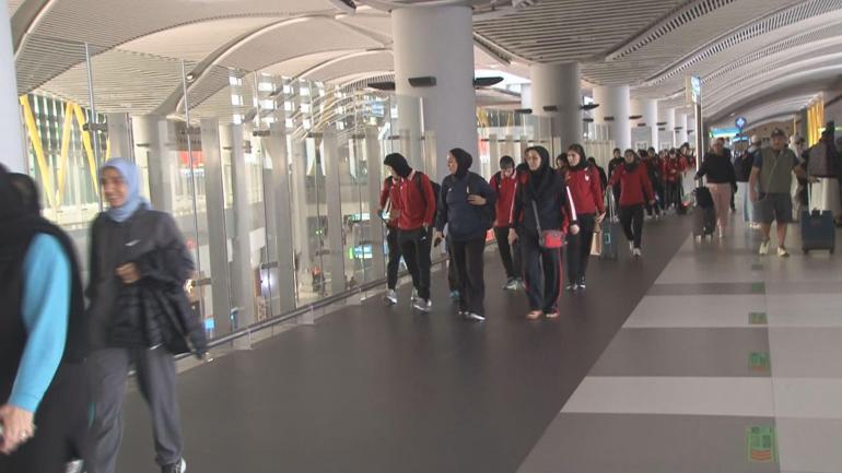 İran Kadın Milli Futbol Takımı İstanbula geldi